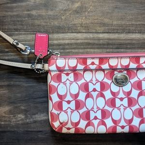 COACH PEYTON PINK SIGNATURE WRISTLET